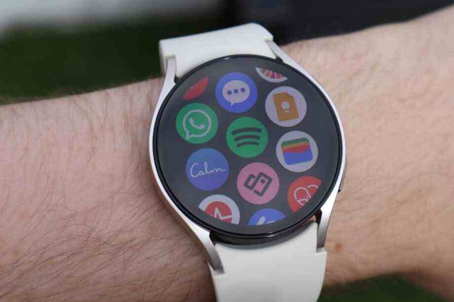 Background apps  cause galaxy watch battery draining so fast: